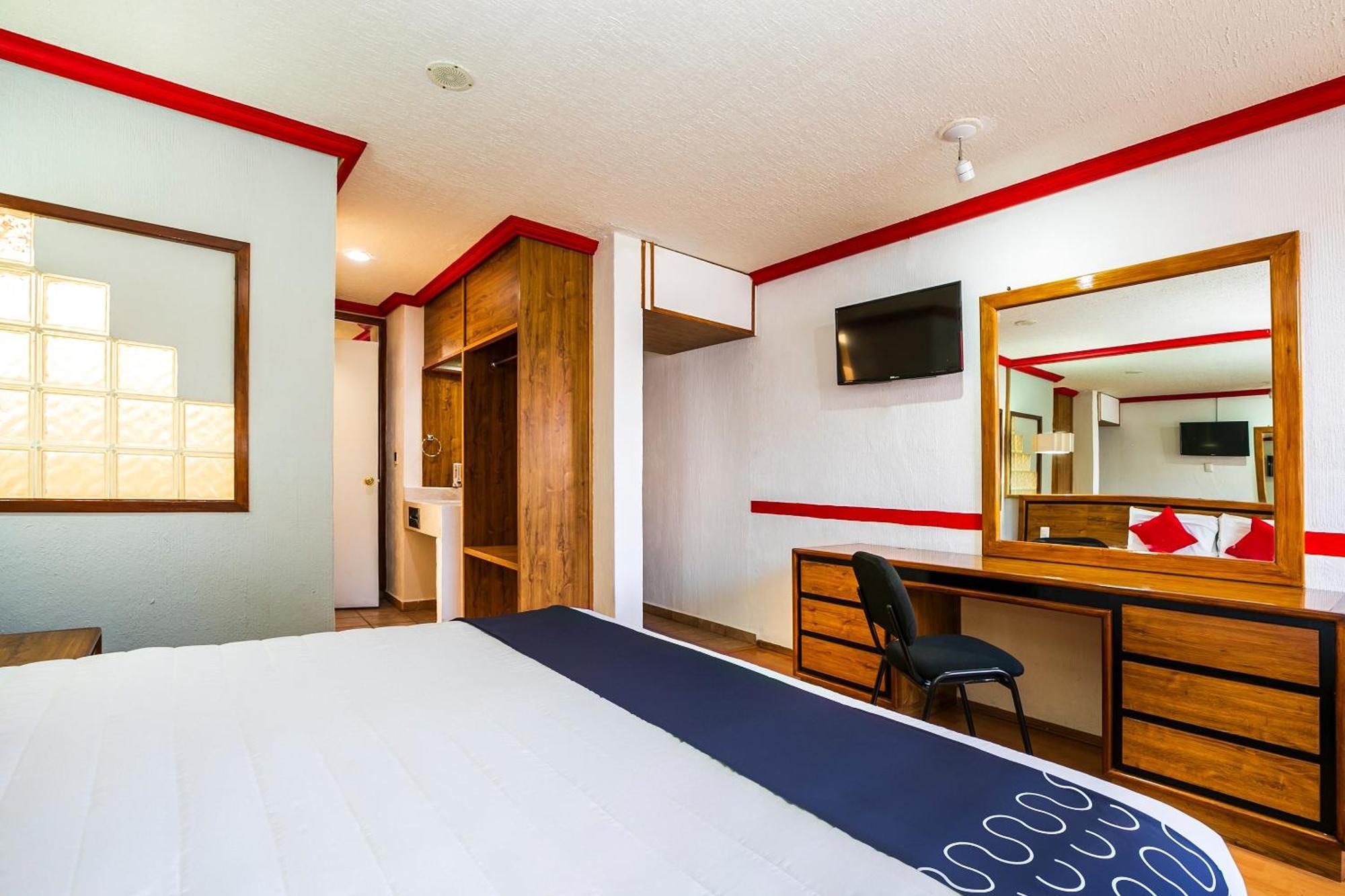 Capital O Hotel Casa Blanca, Морелія Екстер'єр фото