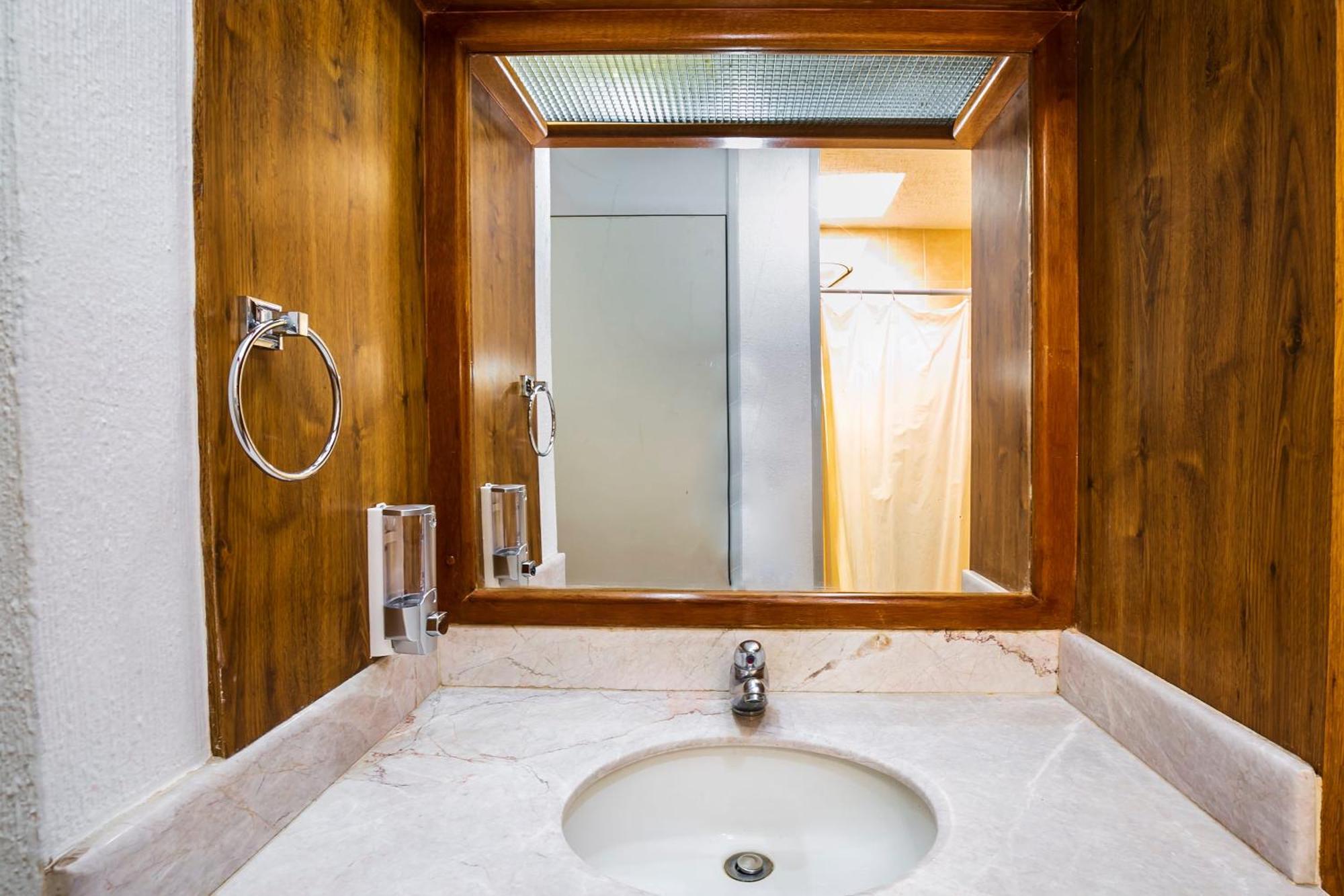 Capital O Hotel Casa Blanca, Морелія Екстер'єр фото